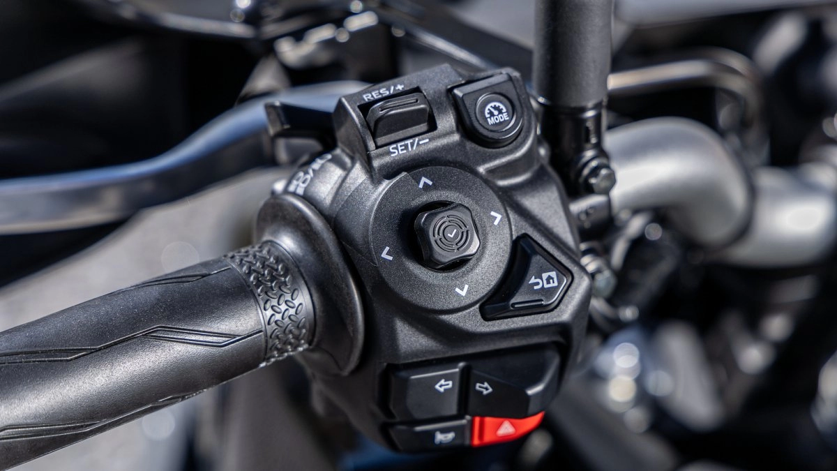 MTT890D-K-DETALLE-3-NEGRO